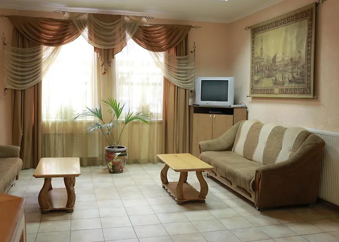Smaragd Hotel *